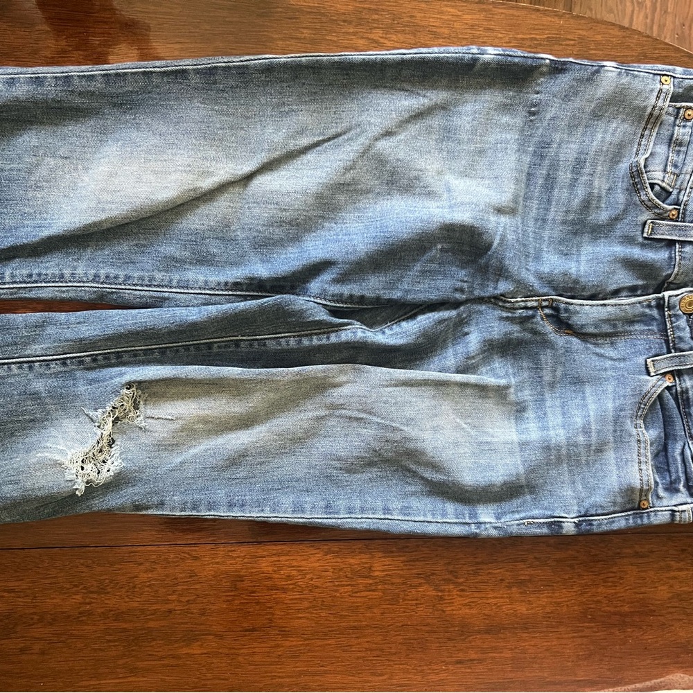 Levi’s Signature Blue Skinny Jeans with Distressed Details